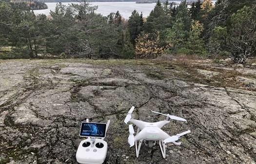 Norrvatten har köpt in en drönare som används till allt fler uppdrag. Foto Norrvatten.
