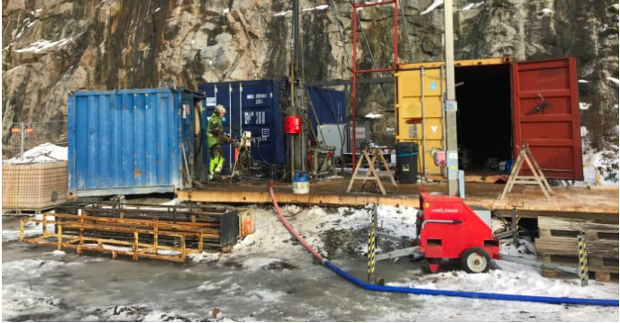 Vid provborrningen i Högsbo undersöks berggrunden ner till en kilometer.