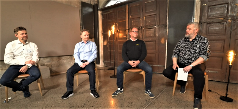 Fra paneldebatten om kumrenovering. Svein Rune Myhre fra Olimb, Stefan Lehn-Hermandsen fra Lillestrøm kommune,  Are Strand fra Gategodsgutta og Trond Havnnes fra Høytrykksvakta i Tromsø (på teams fra Tromsø) var det stor enighet om viktigheten av fornying av kummer. Leder av panelsamtalen var Jan Stenersen.