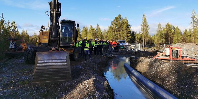De frammøtte på fagdagen i Alta fikk se inntrekking av 500 mm PE-ledning under Alta-elva under optimale arbeidsforhold.