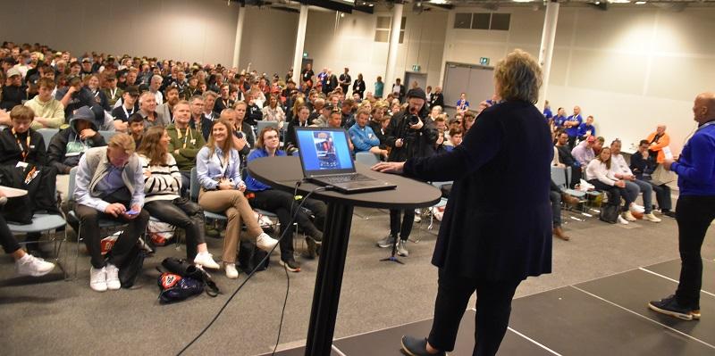Høyreleder og tidligere statsminister Erna Solberg oppfordret de mange som deltok på dagens messe å satse på en solid utdannelse i en bransje som trenger mange kloke hoder og dyktige hender.