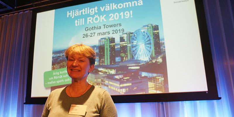 Jag gissar att deltagarna har tyckt att det varit ett bra tillfälle att träffa kollegor och lyssna på intressanta föredrag och ryktet har väl då spridit sig till fler och fler. Det säger Anne Adrup, som själv sedan 2014 arbetat med Svenskt Vattens konferens. Foto: Jan Bjerkesjö