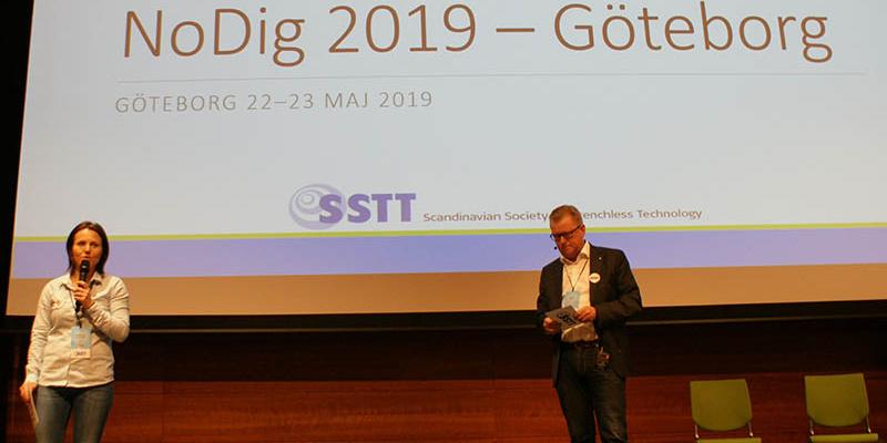Bilden är hämtad från 2018 års NoDig-konferens i Oslo och där Borghild Folkedal och Mats Rostö kunde presentera Göteborg som värd för konferensen 2019. Foto Jan Bjerkesjö