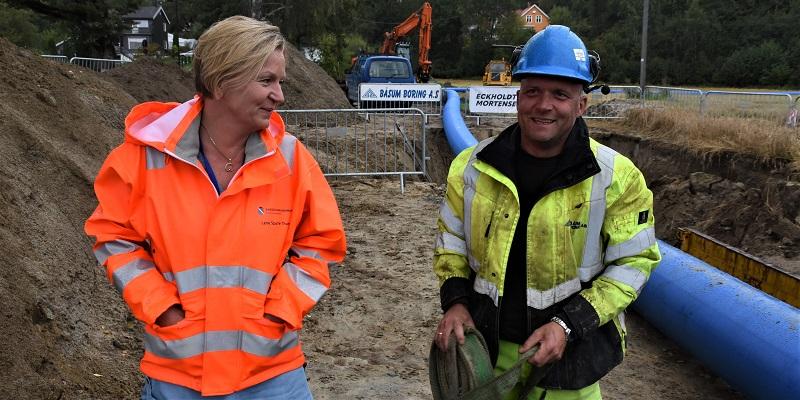 Behovet for ledningsfornyelse i Norge er stort, men kanskje ikke så stort som først antatt. Her er Porsgrunn kommune i ferd med å fornye sin hovedvannledning. De eksisterende betongrørene har gjort sin tjeneste gjennom 60 års drift, og blir nå erstattet med helstøpte PE-løsninger, forteller prosjektleder Lene Sparre Thune i Porsgrunn kommune.