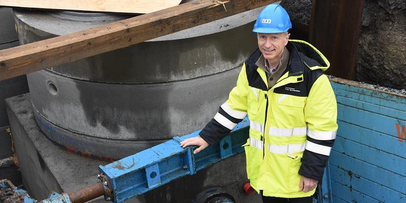 Bildet: Seksjonsleder for vanndistribusjon i Oslo VAV, Lars Wermskog, (t.v) understreker at det ikke ligger bare økonomiske motiver for å redusere lekkasjemengden og tette lekkasjer i Oslo. Det handler også om økt servicenivå, bærekraft, miljø, risiko, omdømme, samfunnskostnad og ikke minst at VAV opprettholder et høyt innovasjons-nivå.