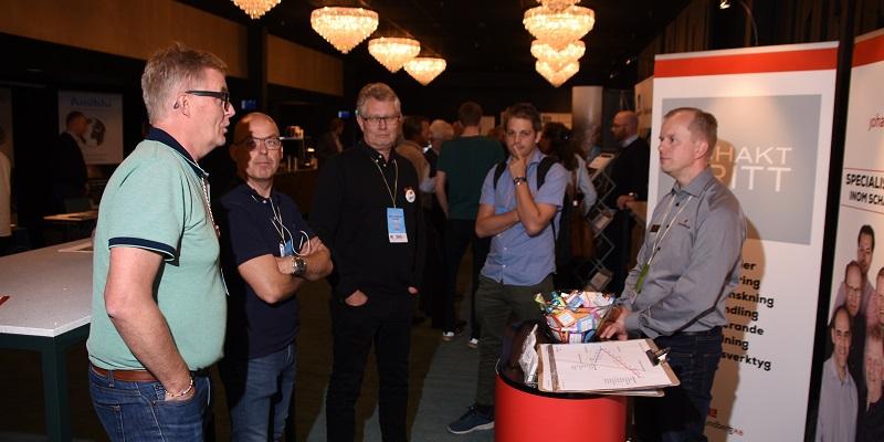 Mange ville snakke med Johan Lundberg etter hans foredrag på NoDig-konferansen i Gøteborg i dag.