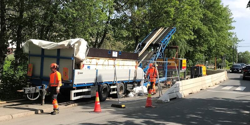 Fornyelse av kulvert på Slemdal i Oslo med 600 mm strømpeforing ned i åtte meter under bakken er en krevende prosess, men Olimb Rørfornying er godt i gang med fornyelsen. Her fra en del av kulverten med overgang fra eggformet til sirkulær ledning. Foto: Erik Jørgensen, Olimb