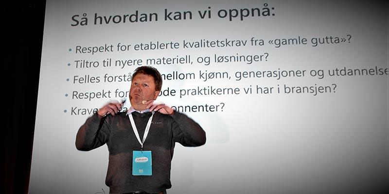 – Alt for mange menn er opptatt av å bygge sitt eget ettermæle i form av egne VA-normer. De er også et hinder for utviklingen i sine kommuner, mener teknisk rådgiver i Kjeldaas AS, Øystein Bjørløw, som fikk æren av å holde årets åpningsforedrag under Hallingtreff, med et skjevt blikk på norsk vannbransje. (Foto: Odd Borgestrand)