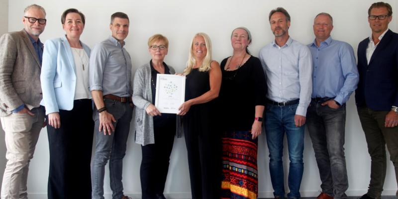 Ledningsgruppen med utmärkelsen.