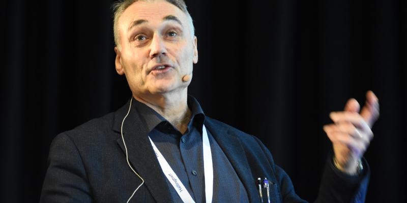Sigurd Grande er styreleder for Nasjonalt senter for vanninfrastruktur på Ås og medlem av ansettelsesutvalget som i morgen skal velge hvilke kandidater som skal innkalles til intervju for å bekle stillingen som daglig leder ved Nasjonalt senter for vanninfrastruktur på Ås. Foto: Odd Borgestrand