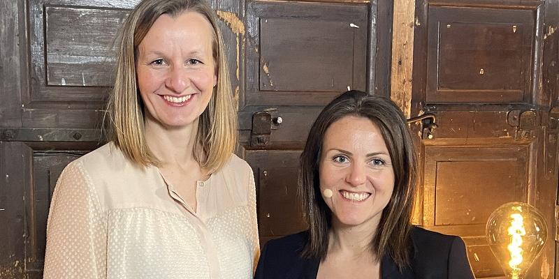 To sentrale personer foran og bak kamera under dagens SSTT-konferanse, Ellen Margrethe J. Randa (t.v) og Borghild T. Folkedal