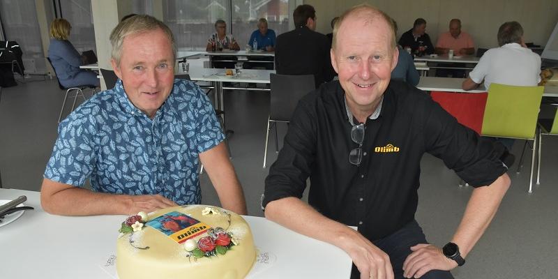 Det markeres alltid med kake under store anledninger i Olimb-konsernet. Derfor var dette også naturlig da storebror Tor-Erik overlot den daglige ledelsen til sin syv år yngre bror, Øystein (t.h)