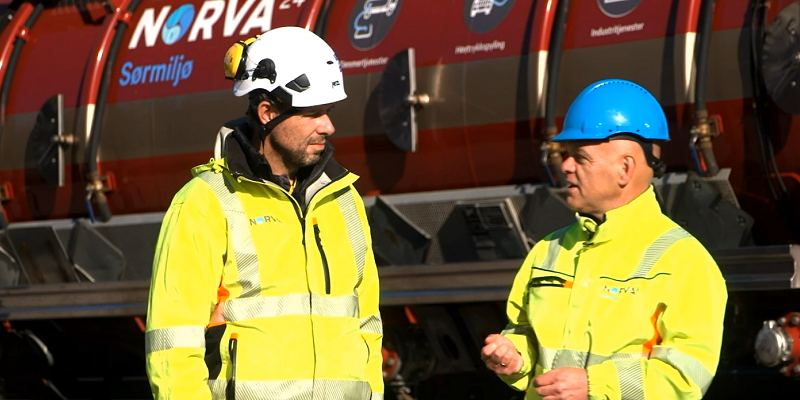 Supersuger og vakuumgraver er et godt alternativ for å unngå graveskader på rør, fortalte daglig leder Inge Bergland i Norva24 Sørmiljø (t.v) her i samtale med Norva24 sin markedssjef Øystein Ulsnæs. (Skjermdump)