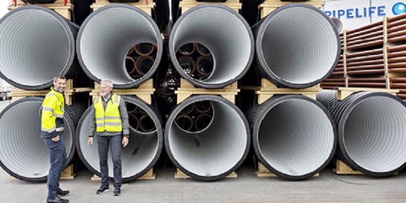 Administrerende direktør Sigmund Aandstad (t.v.) og Bærekraftsdirektør Kjell Larsen, gleder seg over å ha fossilfrie alternativer på plass. Foto: Pipelife