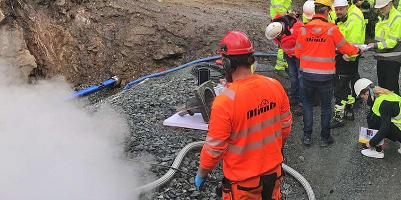 PE-røret som skal trekkes inn i den eksisterende ledningen på Nøtterøy er av type Compact Pipe, og installasjonen skjer i to strekk.