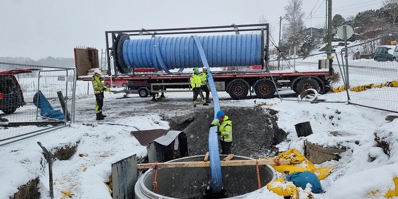 Hele ledningsstrekket til Sandefjord transportert med en semitrailer fra Tyskland, og i tillegg også 700 meter som gikk videre til Brattvåg på Sunnmøre. Foto: Sandefjord kommune