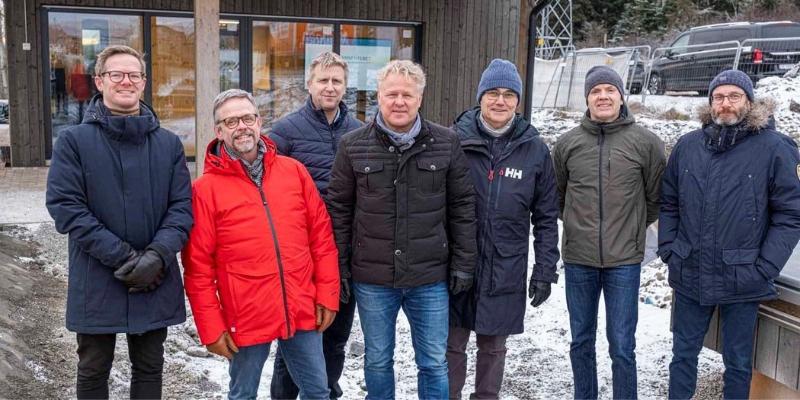 På bildet: Et ikke helt fulltallig styre i Vannsenteret. F.v. Geir Sogge Johnsen, Terje Røising, Reidar Kveine (bak), Thorbjørn Lothe Vik, styreleder Sigurd Grande, daglig leder Sjur Tveite og Hans Christian Sundby. Foto: Jørn Søderholm.