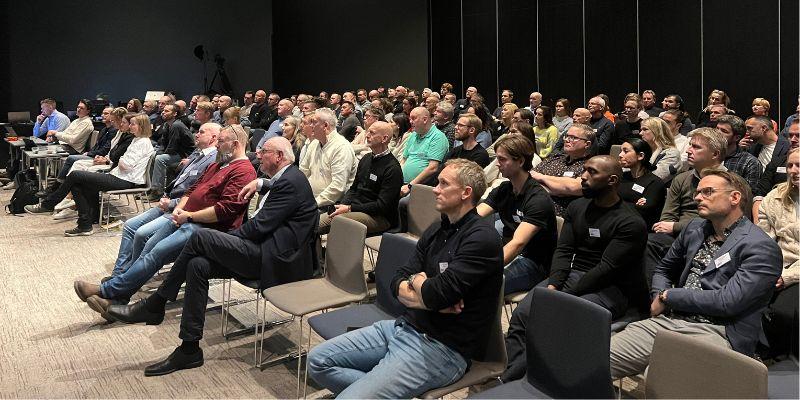 Omlag 150 engasjerte deltakere fylte salen under SSTTs NoDig-konferanse i Drammen.