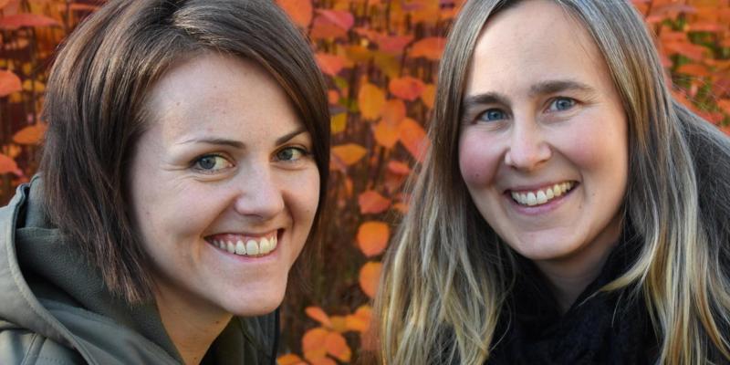 Borghild Folkedal fra SSTT (t.v) og Martina B. Svedahl, fagsekretær i SSTTs søsterorganisasjon RIN, som styrer programkomiteen. De er også konferansier for fagtreffet, som starter mandag. Foto: Odd Borgestrand.