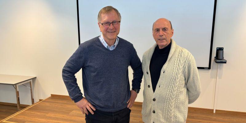 Fra v. Stein Trygsland overtar oppgaven som styreleder i Hallingplast, etter Jan Andreas Sannem.