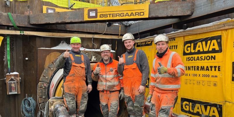 Bildet: Fornøyde arbeidere fra Østergaard, Steg Entreprenørs danske søsterselskap. Fra v. Jan Petersen, Martin Mikkelsen, Daniel Munkholm samt Per Møller Tofte. Foto: Ola Uhlen, Uhlen Productions.