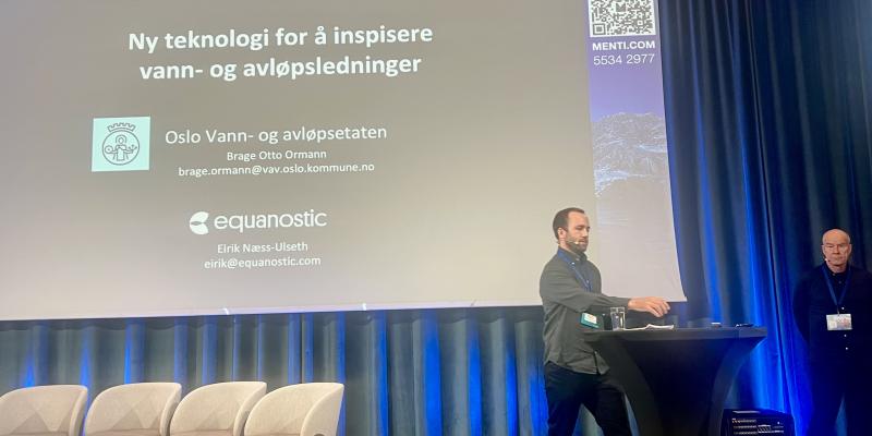 Fra v. Brage Otto Ormann, ingeniør i Oslo kommune VAV innleder foredraget han gav sammen med Eirik Næss-Ulseth, som er styreleder og medgründer i selskapet Equanostic, under Norsk Vanns årskonferanse.