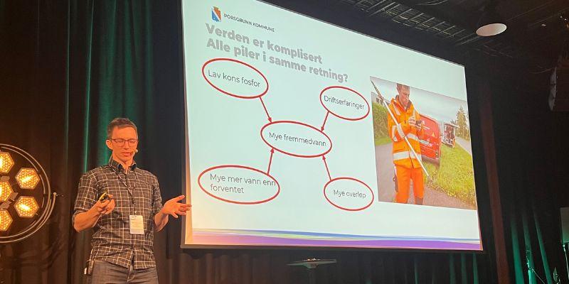 John Andre Vårdal Nordhus, er avdelingsleder for vann og avløp i Porsgrunn kommune, holdt et inspirerende foredrag om kommunens innsats mot fremmedvannet, på Hallingtreff januar 2025. 