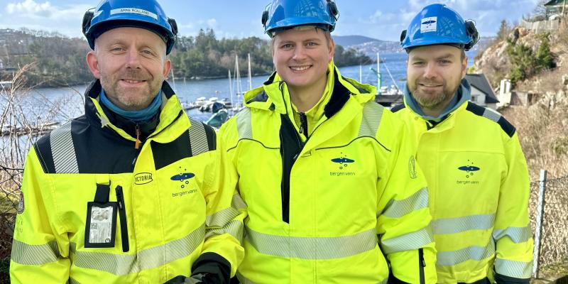 Fra venstre: Arne Rolland - Prosjektleder rørfornying, Eivind Grinde - Driftsleder fremmedvann og  Steffen Natland - Byggeleder rørfornying, alle i Bergen Vann. Foto: Trude Haugen/Bergen Vann.