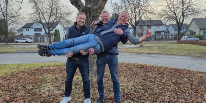 Tre menn på en NoDig Tour! En sentral del av opplegget er visning og gjennomgang av NoDig-metodene og du kan selv få møte dem! Fra v. Operativ leder i Steg Entreprenør AS Sondre Dammen, NoDig-leder Kjeldaas AS Hendrik Panman og Salgs- og Produktsjef Offentlig VA hos Olimb Rørfornying AS Svein Rune Myhre.