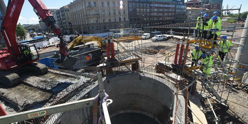 Store dimensjoner over senkebrønnene i sentrum av Gøteborg i forbindelse med etableringen av Västlänken, der det også vil bli benyttet styrt boring i store deler av tunnelsystemet over seks kilometer.