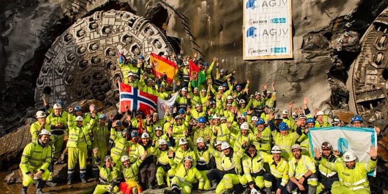 Markering av gjennomslaget for Follobanen, der det tyske selskapets Herrenknechts tunnelingsteknologi som har gjort seg sterkt bemerket. Under prosjektet er fire Herrenknecht tunnelboring maskiner (TBM) brukt til å bore totalt 20 km tunneler fra Ski til Oslo.
