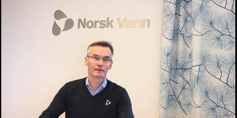 Yngve Wold från Norsk Vann uppmanar norska ledningsägare att delta i NoDig-konferensen i Göteborg. Bild från videon.