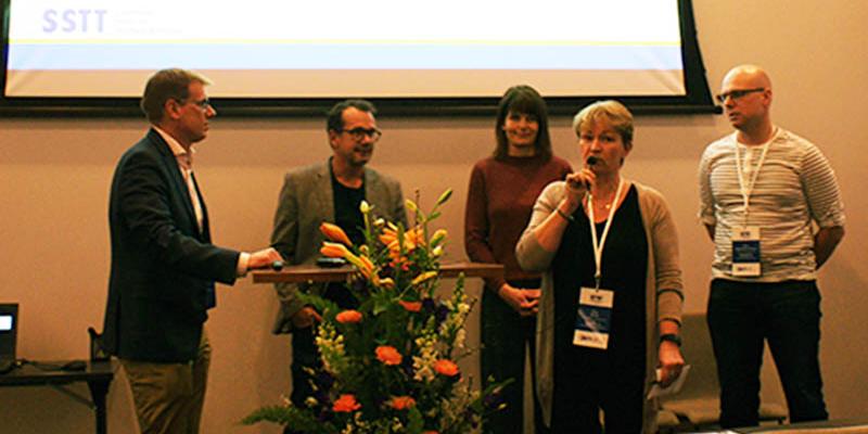 Jakob Kesselberg ledde paneldebatten från Tomas Helenius, Johanna Lindgren, Anne Adrup och Peter Hopstadius Eriksson. Foto Jan Bjerkesjö