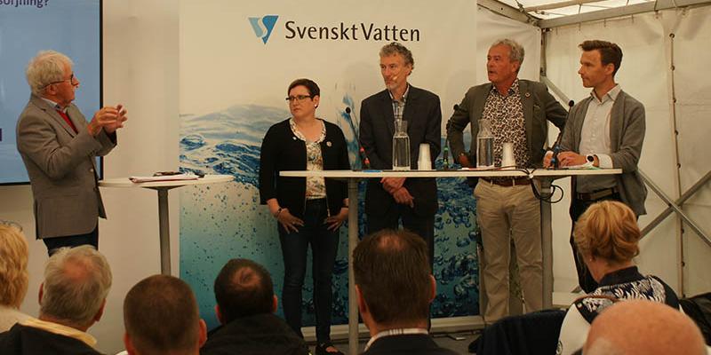 Sverker Olofsson ledde paneldebatten där Madelaine Jakobsson, Sverker Lindblad, Tomas Blomqvist och Pär Dalhielm deltog. Foto Jan Bjerkesjö