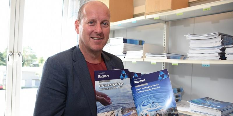 Norsk Vann har produsert flere hundre fagrapporter om vann og avløp, så her er det nok å lese seg opp på, konstaterer den nye Norsk Vann-direktøren, Thomas Breen.
