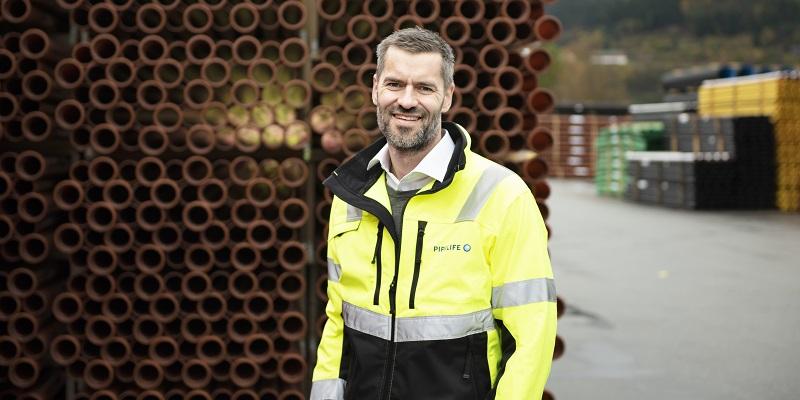Administrerende direktør Sigmund Aandstad i Pipelife Norge håper på bedre tilgang av råstoff over sommeren, men karakteriserte situasjonen som svært krevende under fredagens Ukeslutt med RIN og SSTT.