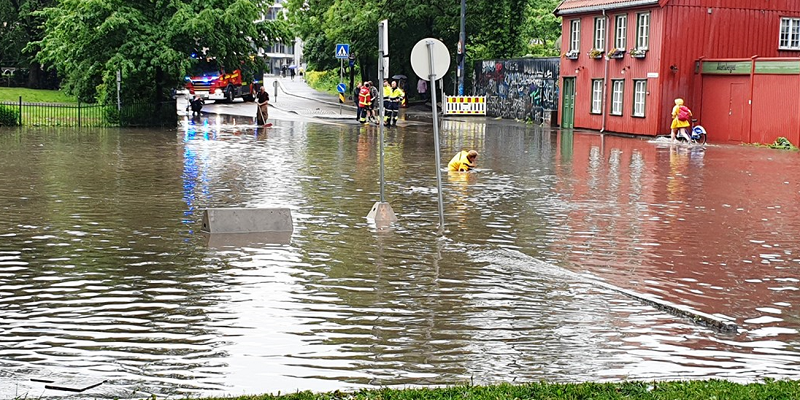 Overvann i Maridalsveien i Oslo etter styrtregn juni 2019. Foto: Knut Møen, NVE