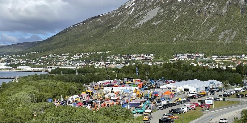 Det er ventet 10.000 besøkende på årets bygg- og anleggsmesse på Mandela-plassen i Tromsø. Drøyt 200 utstillere er på plass.